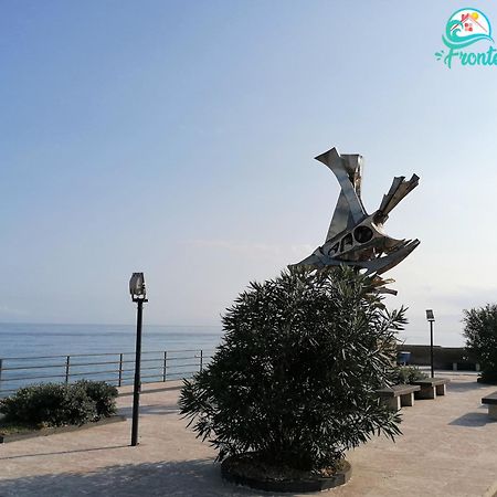 فيلا Casa Fronte Mare سانتا تيريزا دي ريفا المظهر الخارجي الصورة